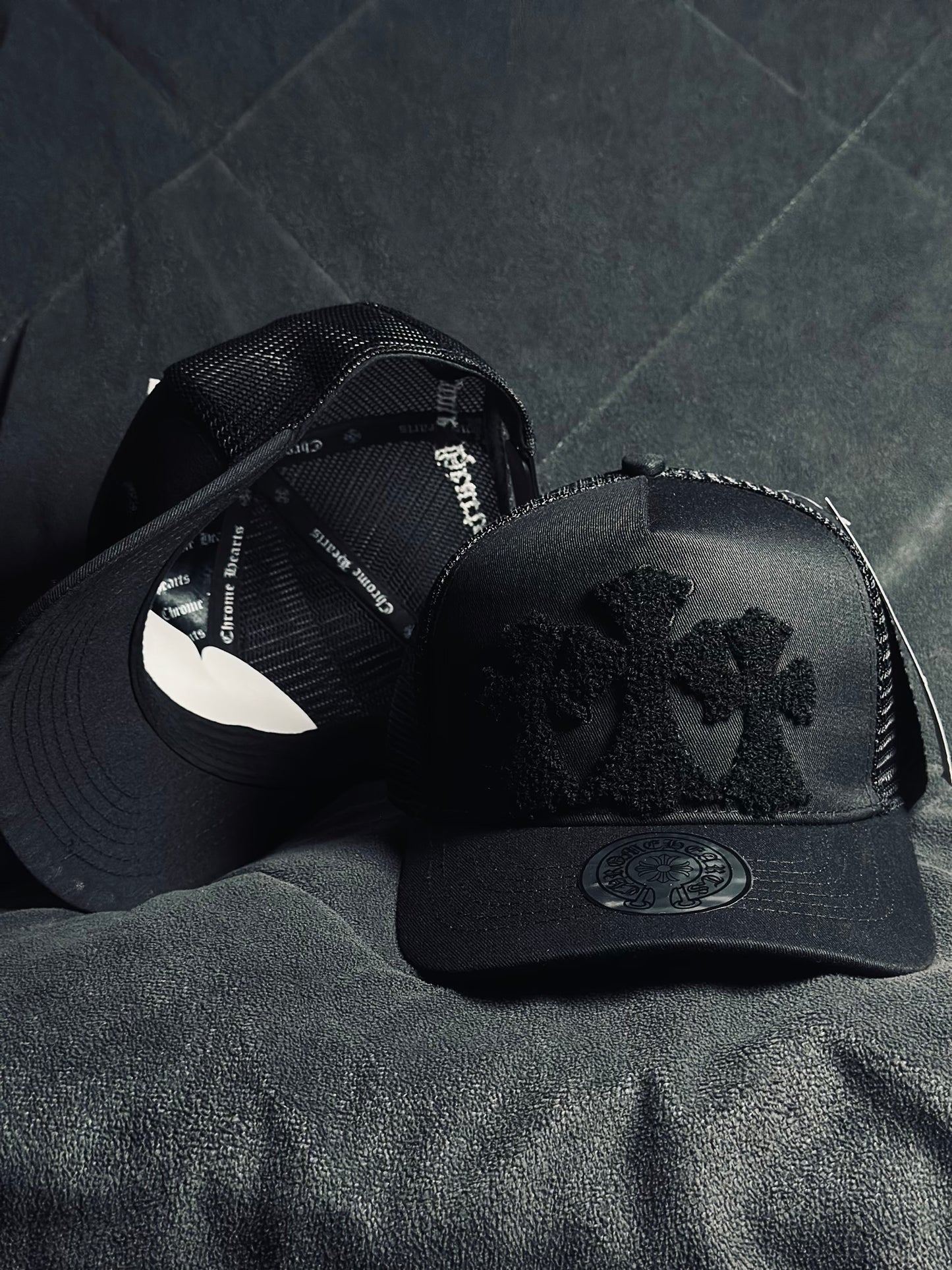 TRIPLE CROSS BLACK
