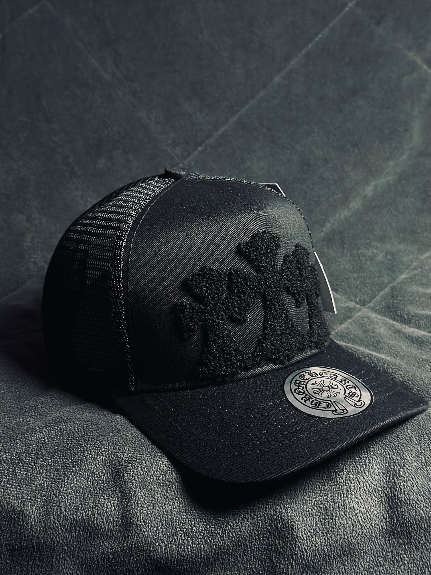 TRIPLE CROSS BLACK
