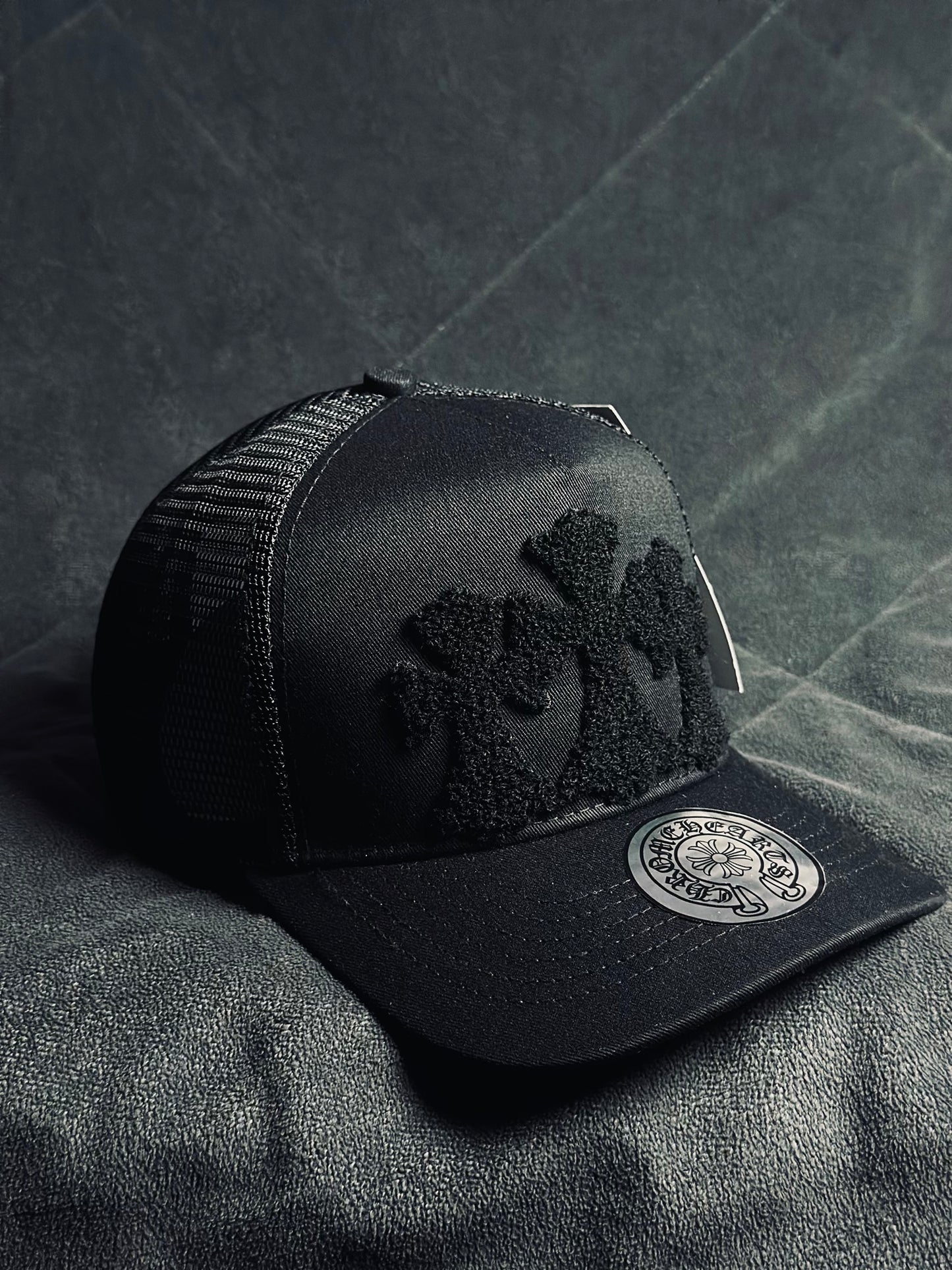 TRIPLE CROSS BLACK